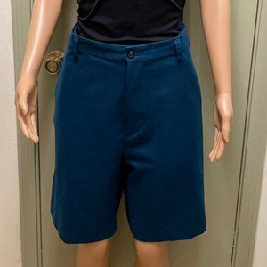 IZOD Women's shorts in Navy Blue Casual. Size 42 EUC